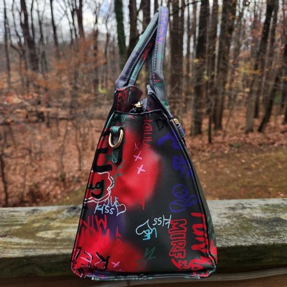 Graffiti "FREAKY" 2 way bag with crossbody strap - Picture 6 of 14